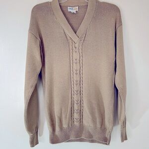 IZOD Club tan long sleeved v-neck cable sweater, size M